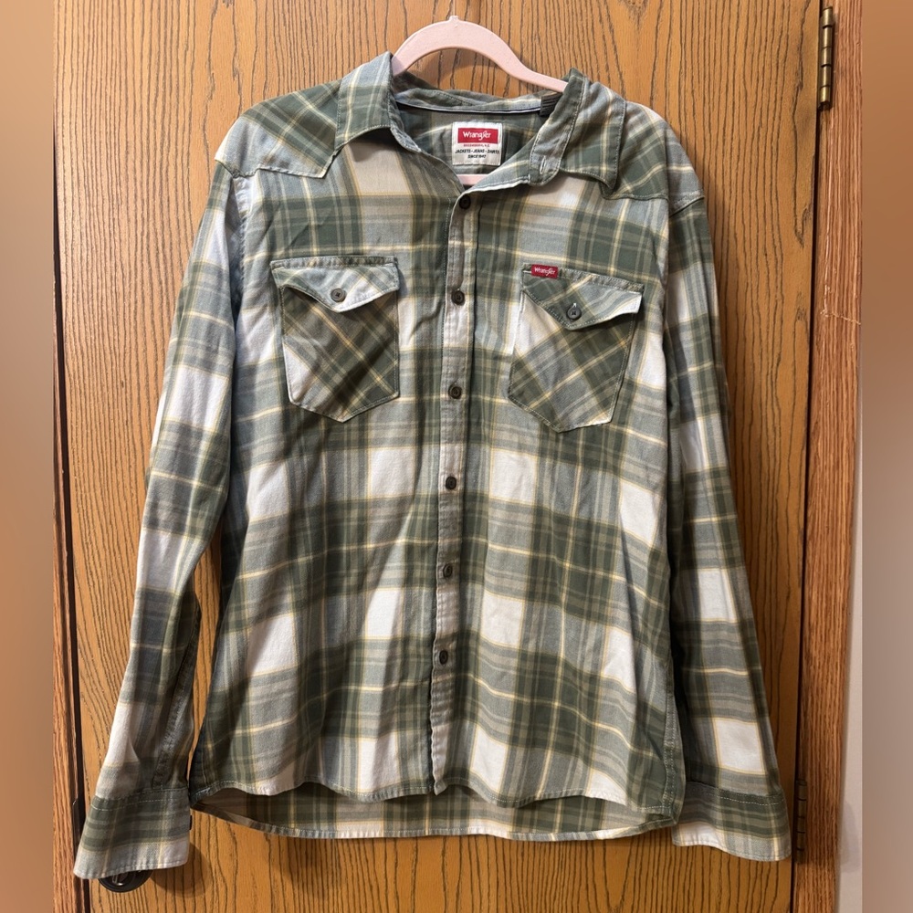 Wrangler Olive and Cream Plaid Casual Shirt